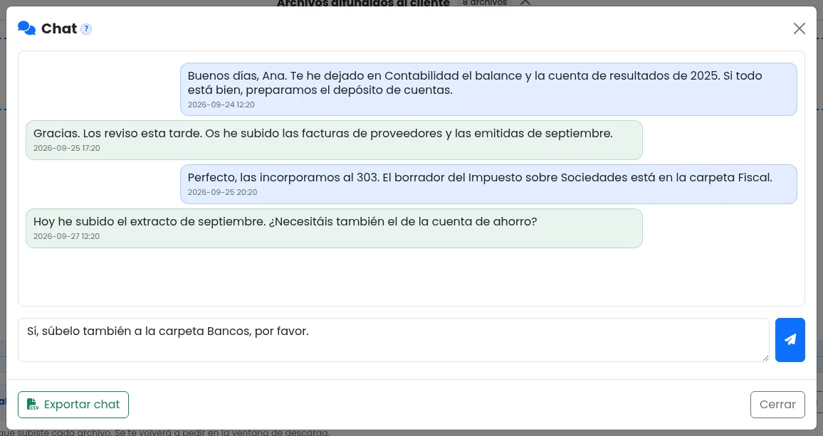 Messagerie DataRoomConnect entre le conseil et son client, avec des messages datés et le bouton Exporter la conversation